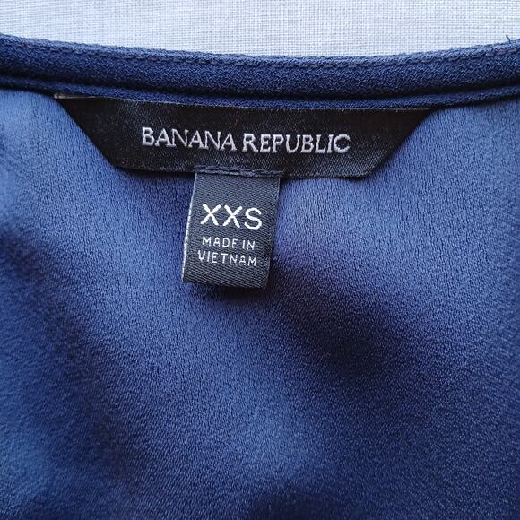 Banana Republic SS Flutter VE Preppy Navy Blouse XXS blue office V-neck - Picture 4 of 10